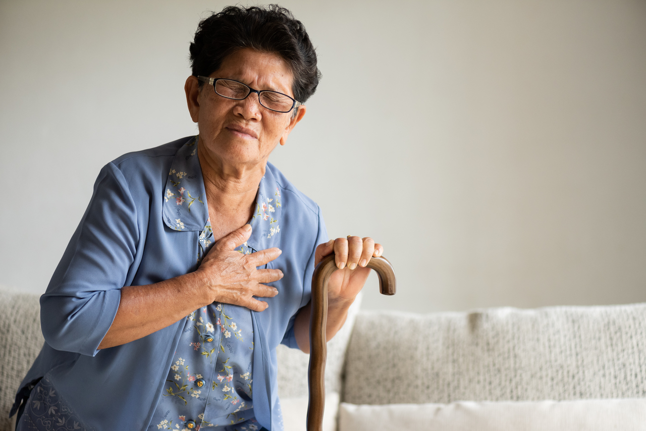 An old woman having chest pain