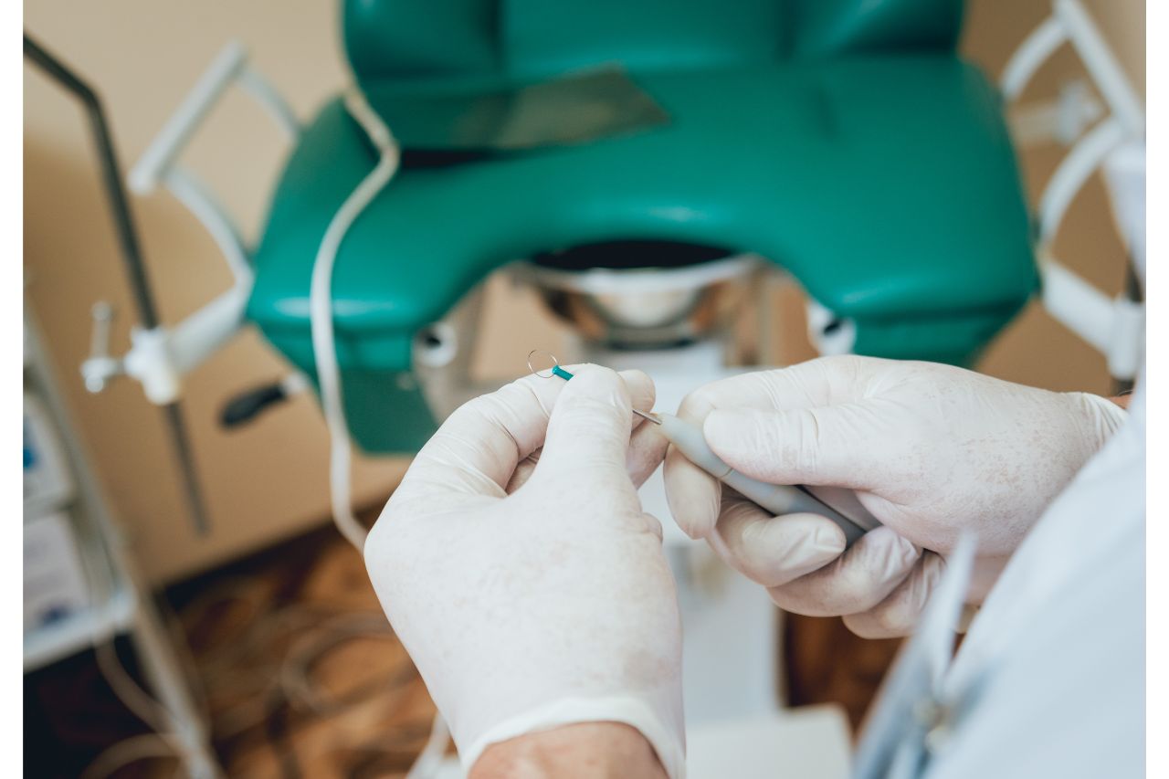 Doctor holding an anoscope 